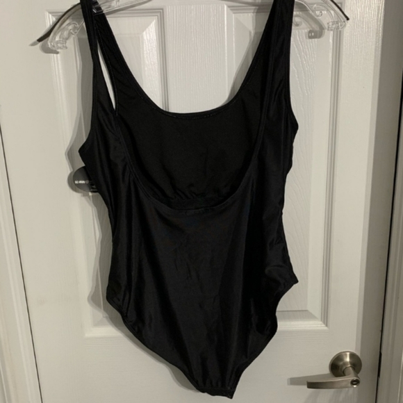 Batman Swimsuit /One Piece - Picture 7 of 15